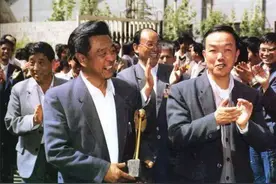 90年代烟民首选！香味醇厚红塔山，现十块一包，褚时健：难辞其咎图片