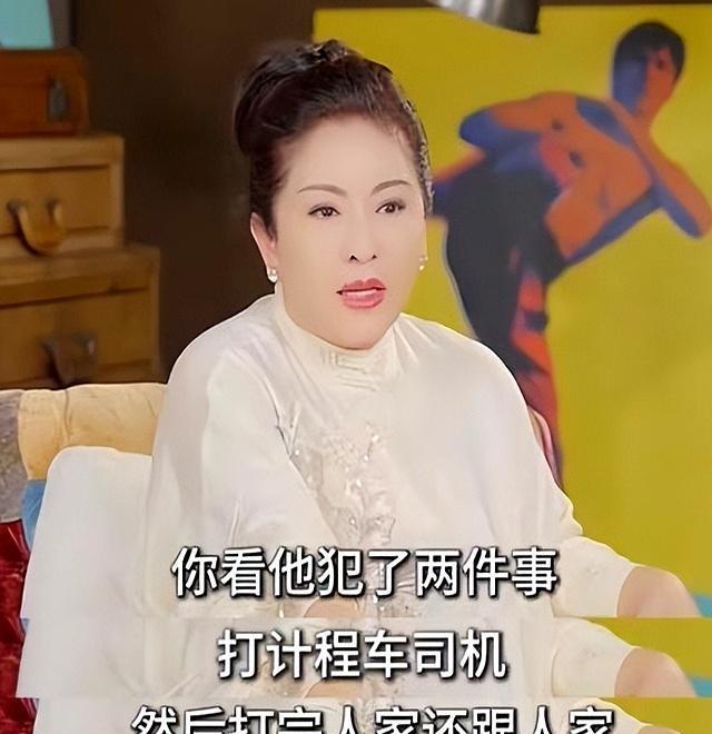 不到48小时连曝4个瓜！再次离婚、高台坠落、二胎流产，个个离谱
