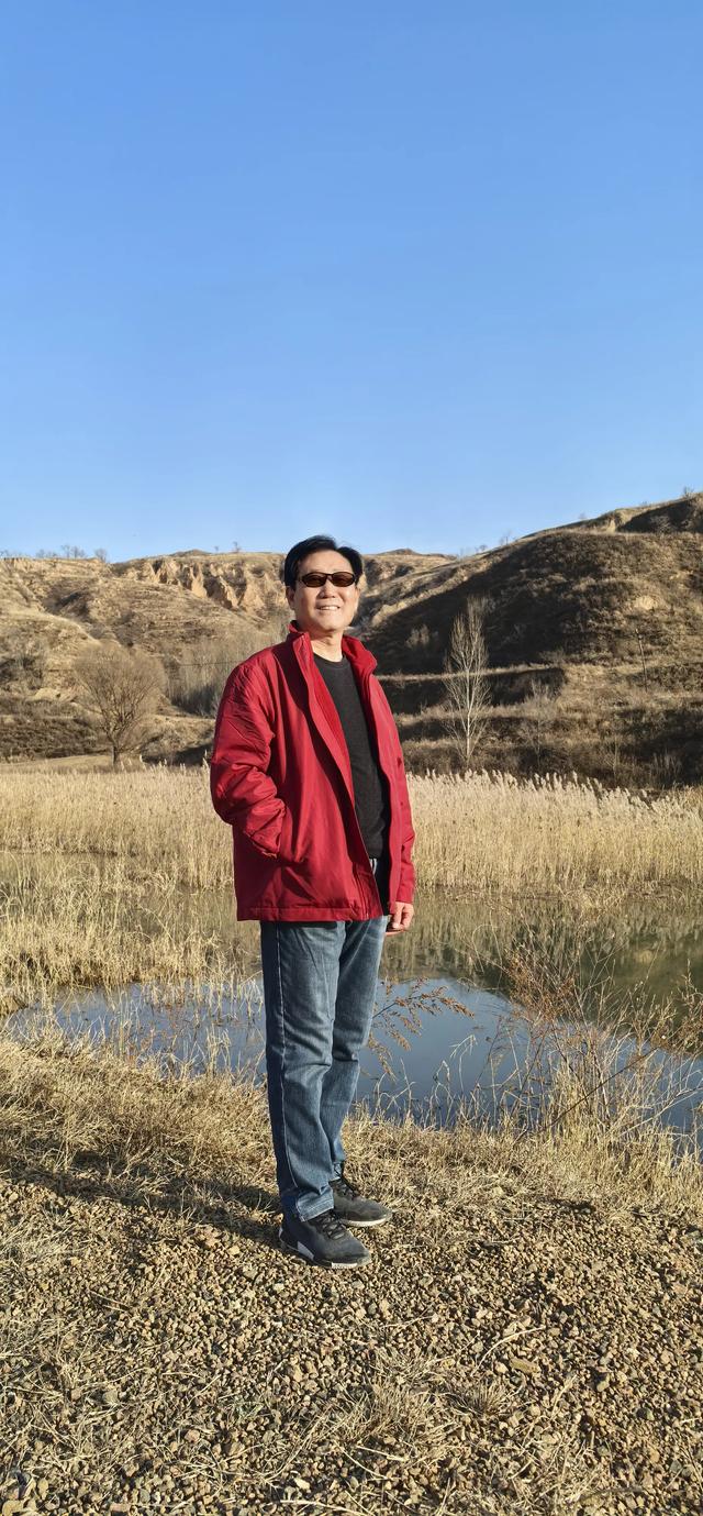 宣化瓦窑头水库芦苇成片，水天一色值得观看