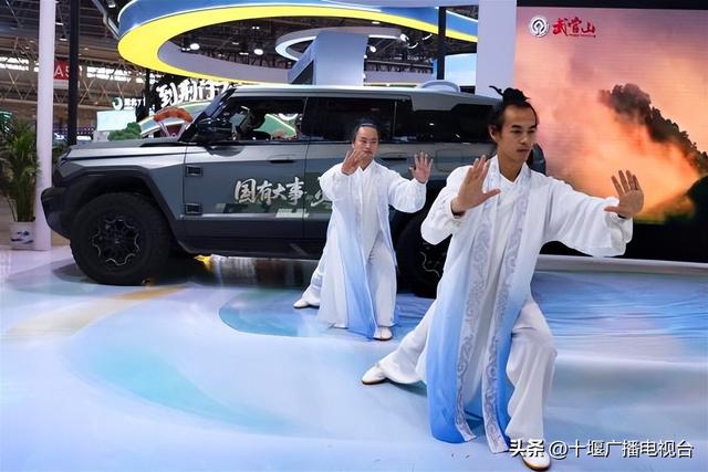 “猛士”车前打太极！中国文化旅游产业博览会十堰展区圈粉无数