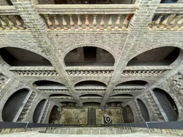 收好始兴这条线路，一天玩转艺术、古村与落羽杉，追一场岭南最绚烂的秋！