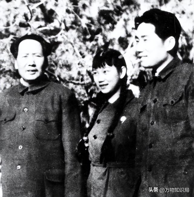 1962年，刘思齐和杨茂之新婚后	，去探望毛主席，珍贵合影留存