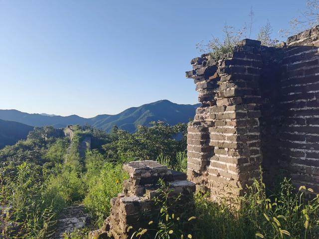 长城青山关初秋晨景
