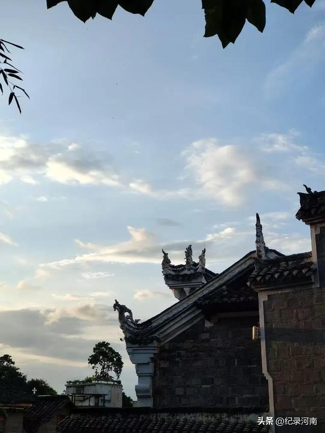 欢迎欢迎，热烈欢迎清明上河园开始运营商丘古城，商丘人兴高采烈