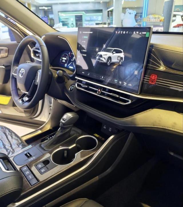 20万买大七座，传祺GS8对比丰田汉兰达，一代国产赢得很彻底