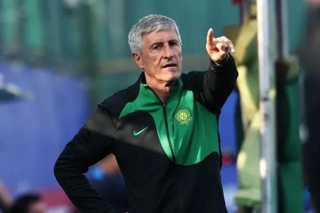 泪目！国安38岁老将夺冠赛后一举动让全场动容，塞蒂恩深夜回应！