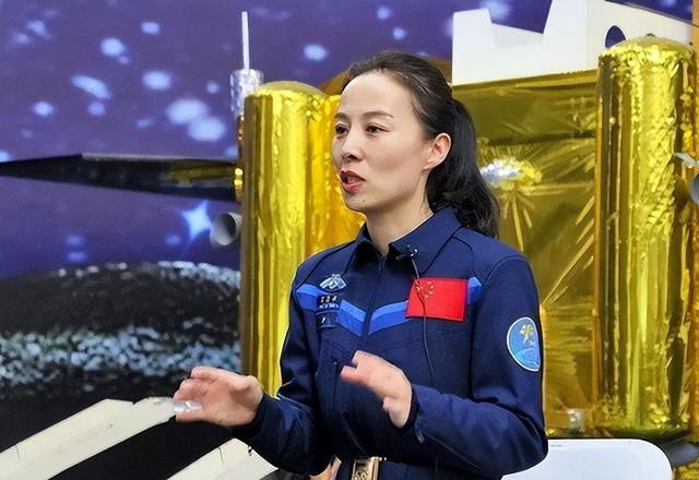 王亚平之女，母亲是航天员，父亲是飞行员，享受4项优待