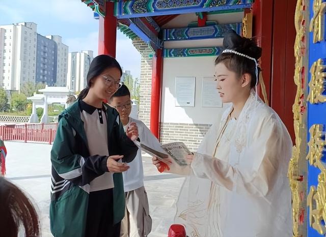 “志愿红”绘就济宁文明旅游温暖画卷
