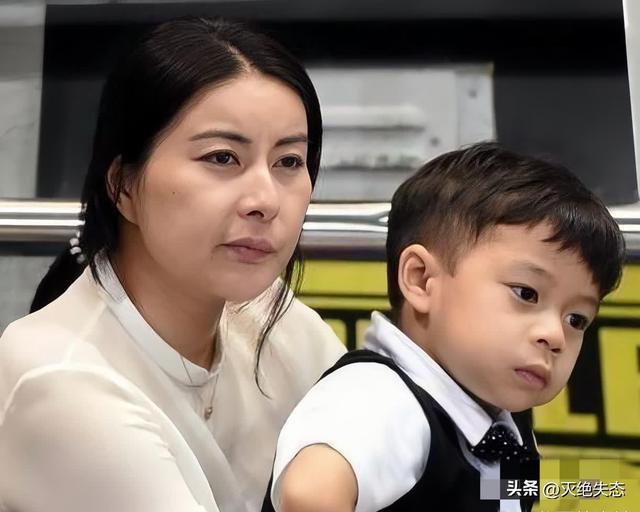 霍震霆也没想到	，被寄予厚望的儿媳郭晶晶，竟遭到一个这么大教训