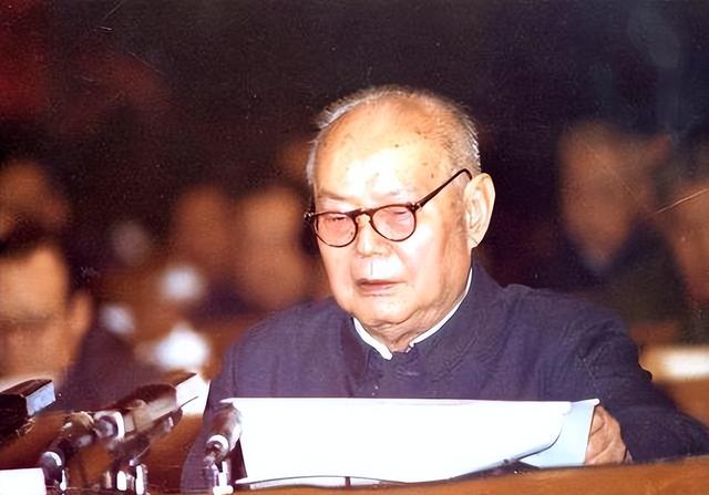 1976年，毛主席为何下令拿掉叶剑英的兵权？事后才知主席用心良苦