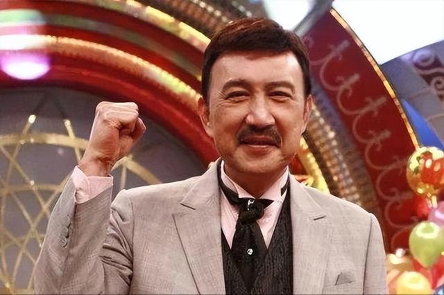 从歌王沦为“台独”的他，赔光家产还欠下百万债务，如今晚年凄凉