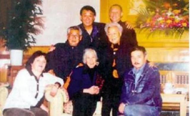 1998年，王光美托人给刘少奇俄罗斯长孙带500美元：回家看看吧！