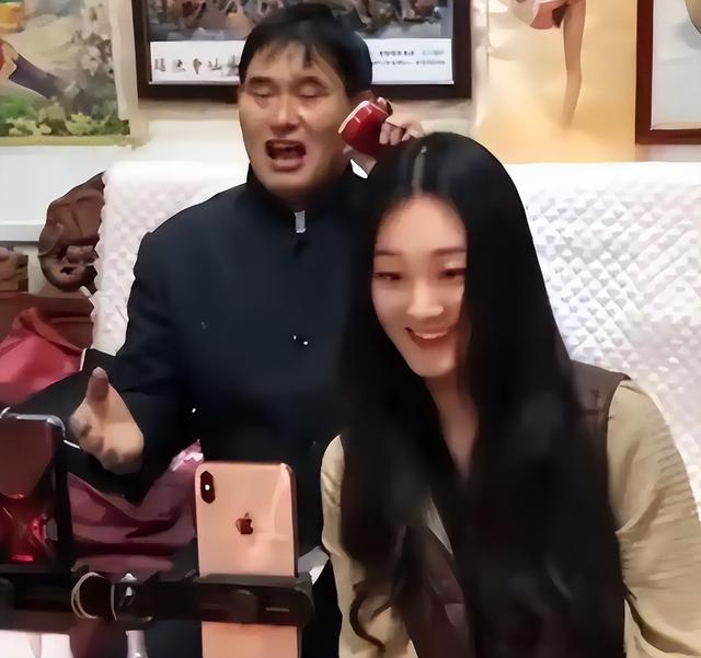 56岁大衣哥朱之文辟谣跳楼身亡：不安好心，给中年人提了个醒！