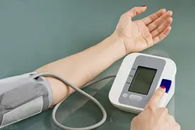 高血压忽然出现手脚浮肿，是肾衰竭了吗？图片