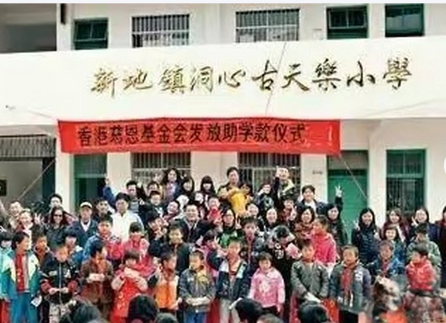 演都不演了？李国庆给李亚鹏捐款不到24小时，恶心的一幕出现了