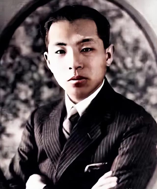 张学良痴迷一生的赵一荻有多美？16岁时在香山留影，美若天仙！