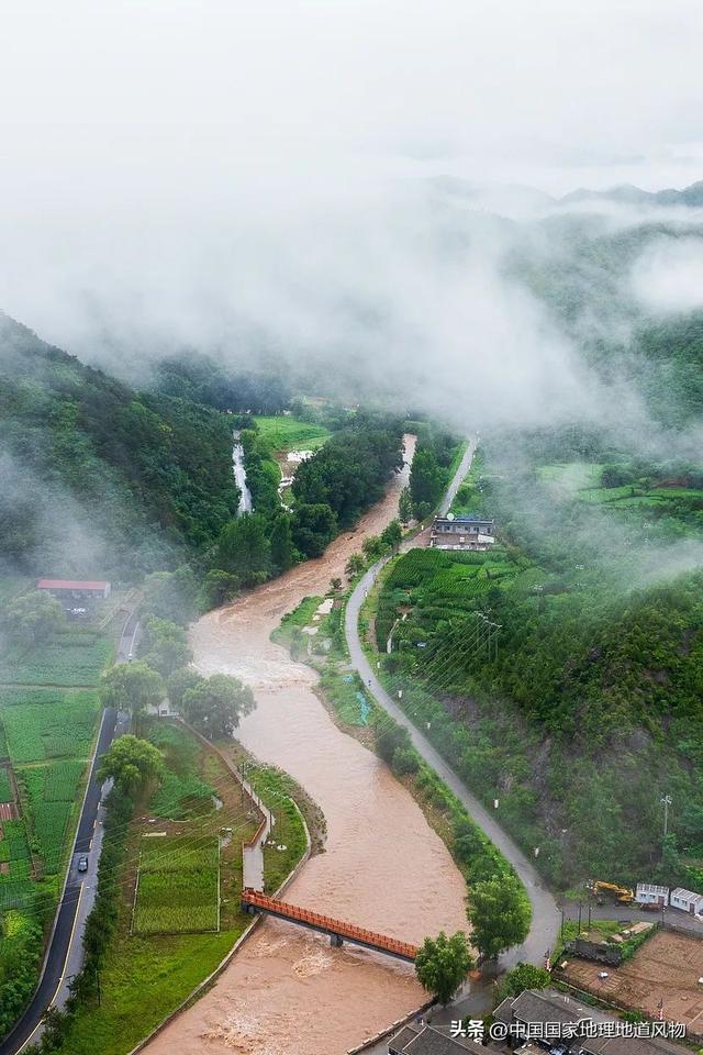 北京强降雨为何山区更猛烈