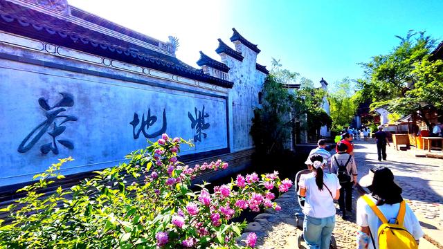 窑湖小镇丨黛瓦飞檐间，揉碎一湖春光