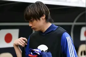 高下立判！日本征召伊东纯也，足协却不给吴兴涵、韦世豪一次机会图片