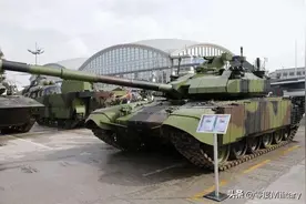 巴尔干陆战猛虎：塞尔维亚M-84AS2坦克首次亮相，树立装甲新标准图片