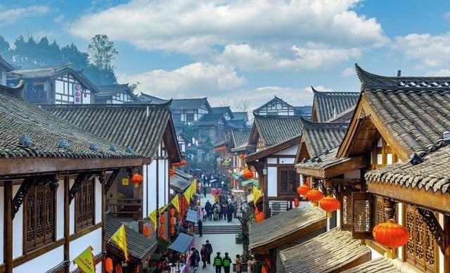 成都人，去了阆中跟南部，直言不讳：阆中跟南部天差地别