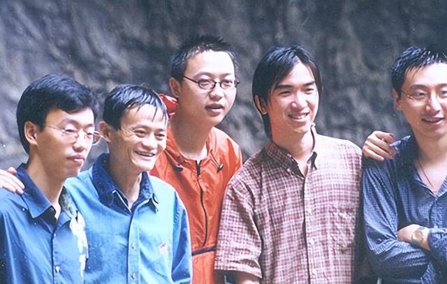 马云61岁了，用61张照片看他一路走来的故事！（真的感慨万千）