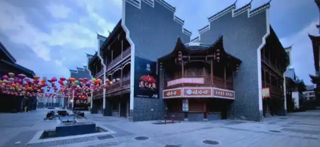 文旅项目陷“倒闭潮”，花20亿打造的古城，游客不买账亏损超10亿