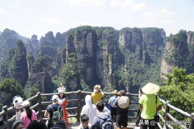 袁家界：地球的‘盗梦空间’！与2亿年的石英砂岩对视，这悬浮山