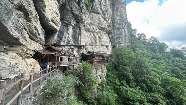 湖南天门山：一场逃离喧嚣的山野之约