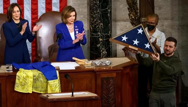 泽连斯基人设崩塌！金马桶、洗钱、亲信贪腐，乌克兰正输掉战争？