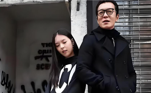 李咏也没想到，自己离世8年后，23岁的女儿就走上一条异样的道路