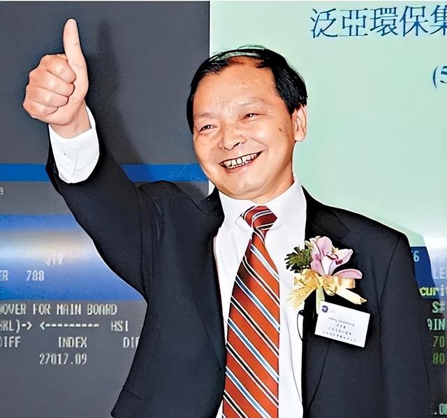一夜输1亿，一瓶酒50万，2亿豪车买来当玩具，父子败光百亿家产！