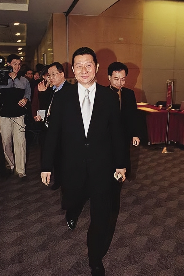 包养情人无数，娶初中同学女儿为妻，玩老婆闺蜜，孙道存有多放荡