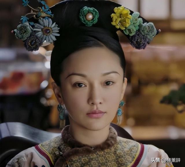 50岁周迅头发花白，瘪嘴模样一脸老态认不出	，无儿无女成最大遗憾