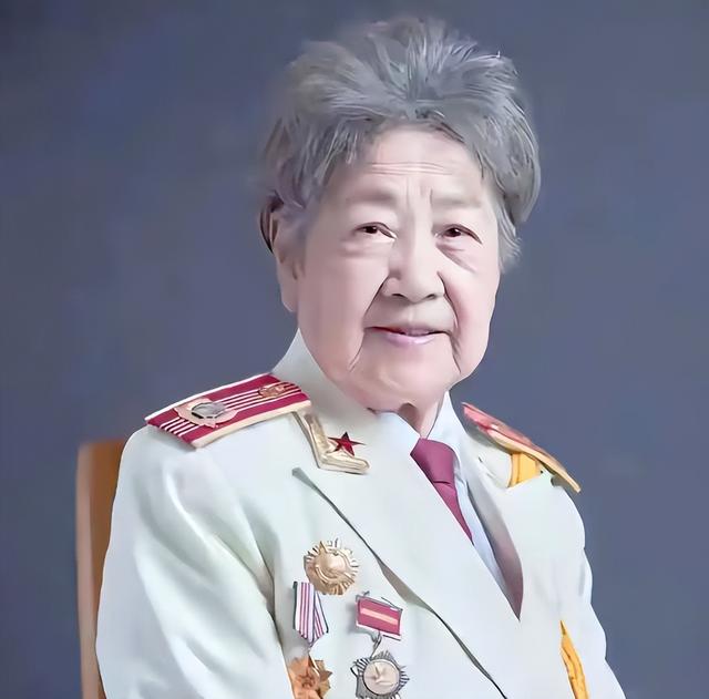 陶玉玲追悼会！地点与聂卫平相同，遗体盖党旗，数十位老戏骨送别