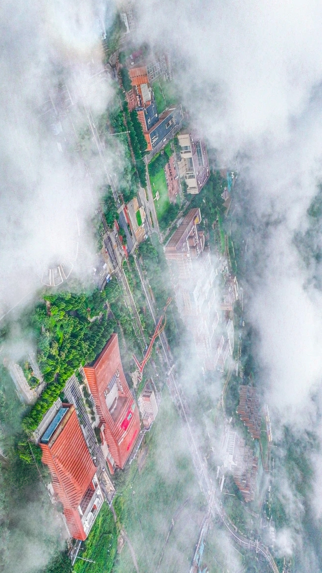 天地间的水墨长卷