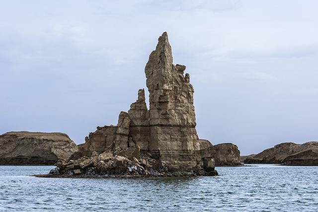 青海旅游-海西州-乌素特水上雅丹景区