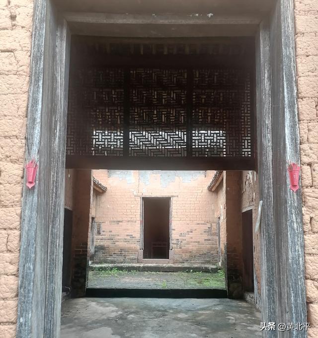 广西南宁市宾阳县不知名的古村落有进士屋，房子落魄但牌匾值钱