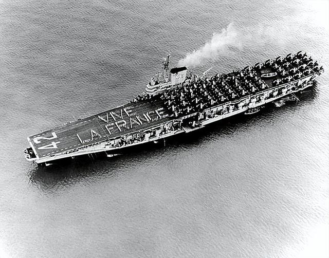 央视官宣！中国航母福建舰正式入列，人民海军迈入三航母时代