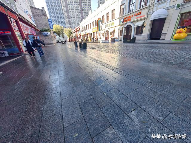 巴洛克街区的路面咋变成了冰场？