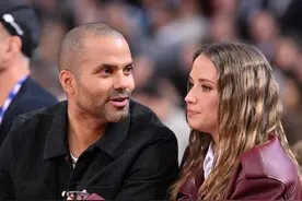 人生赢家!43岁帕克携第4任女友看NBA法国赛,时装模特美貌羡煞旁人图片