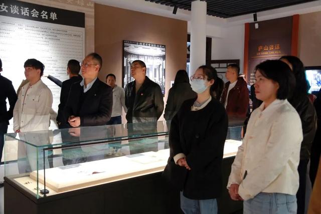 庐山景区联合党委组织开展“铭记抗战历史，弘扬伟大抗战精神”主题党日活动