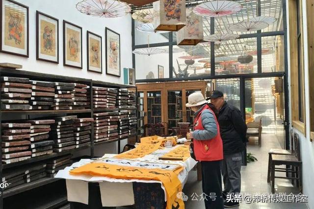 最美水杉林里志愿红