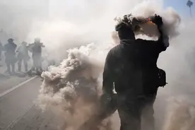 洛杉矶骚乱升级！记者“被橡皮子弹击中”，美国两党开始博弈图片