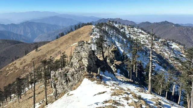 秦岭山脉，海拔超过2000米的山峰有哪些