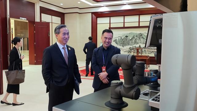 XBOT咖啡机器人闪耀东盟博览会，七机联展彰显中国机器人智造未来
