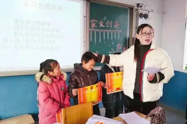 开学一周 班主任发现：班里成绩好的那些孩子，家长都在做这3件事