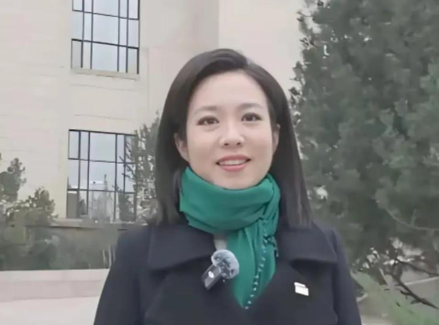 原来九三阅兵的解说是她！23岁登上央视，47岁坚守岗位仍旧单身