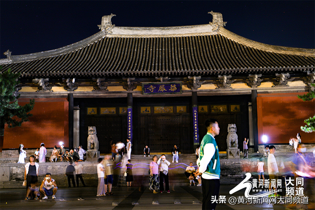 文旅热潮涌动 古城夜色引客来