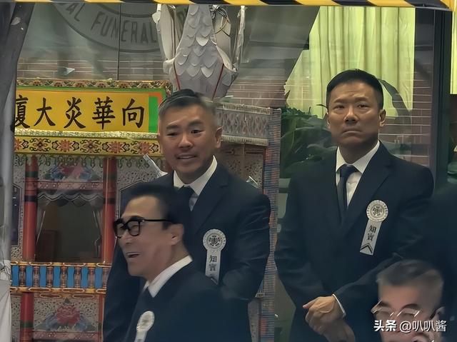 一场追悼会	，戳穿向华强夫妇在香港的真实地位，原来李连杰没说谎